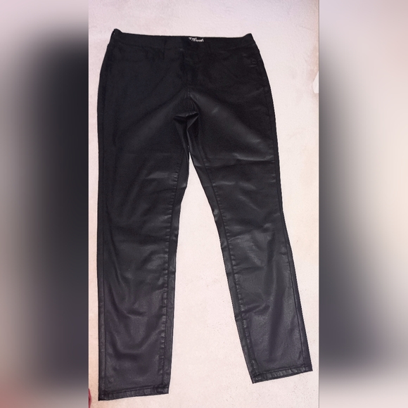 Universal Thread~Black Neutral Wax Coated High Rise Skinny Pants - Picture 2 of 16